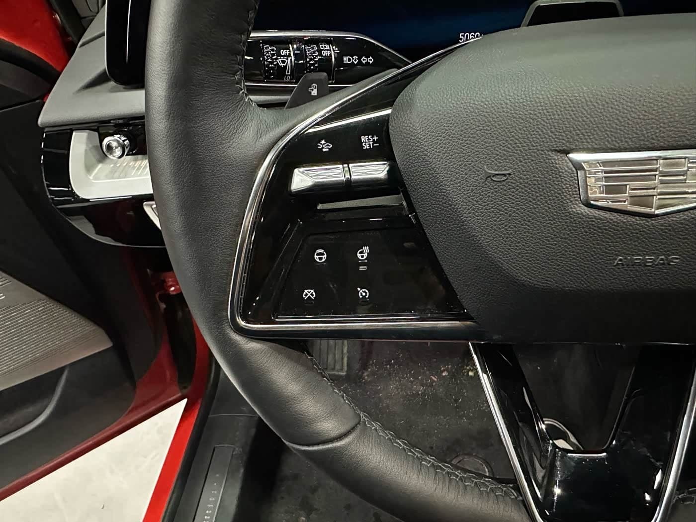 2024 Cadillac IQ Ao Ge Red, 5,000 km, China export – photo 8