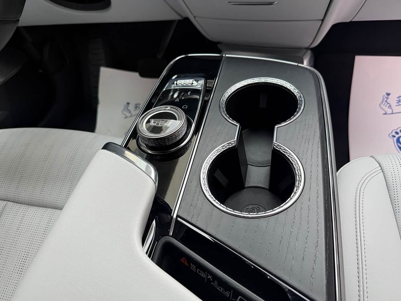 2022 Cadillac IQ Rui Ge White, 22,000 km, China export – photo 17