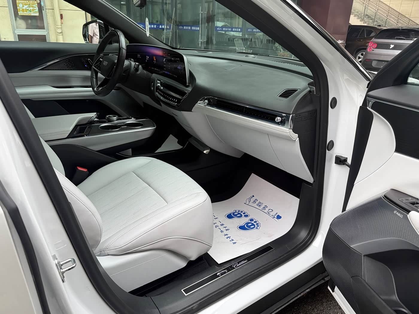 2022 Cadillac IQ Rui Ge White, 22,000 km, China export – photo 12