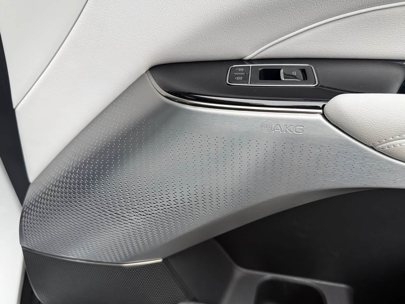 2022 Cadillac IQ Rui Ge White, 22,000 km, China export – photo 15