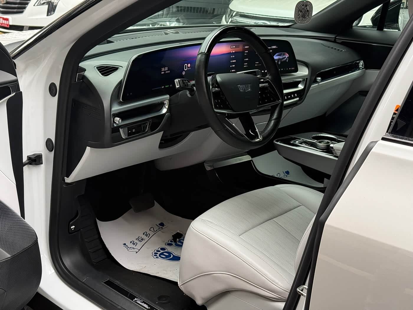 2022 Cadillac IQ Rui Ge White, 22,000 km, China export – photo 4