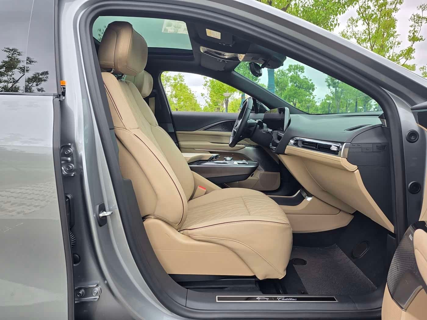 2022 Cadillac IQ Rui Ge Silbergrau, 179,800 km, China export – photo 12