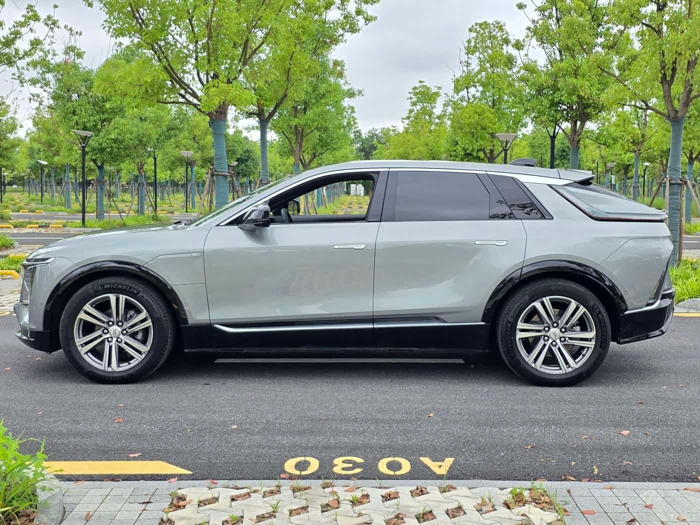 2022 Cadillac IQ Rui Ge Silbergrau, 179,800 km, China export – photo 7