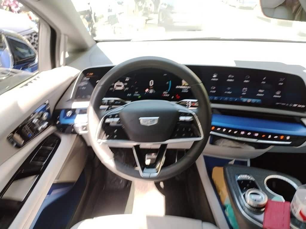 2024 Cadillac IQ Ao Ge Blue, 35,600 km, China export – photo 3