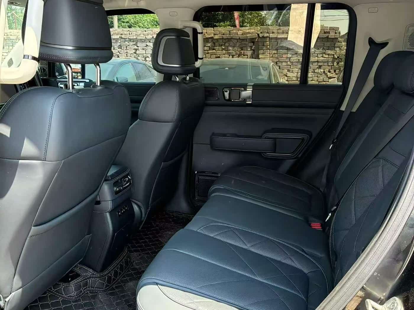 2025 Fang Cheng Bao Leopard 5 Black, 9,000 km, China export – photo 5