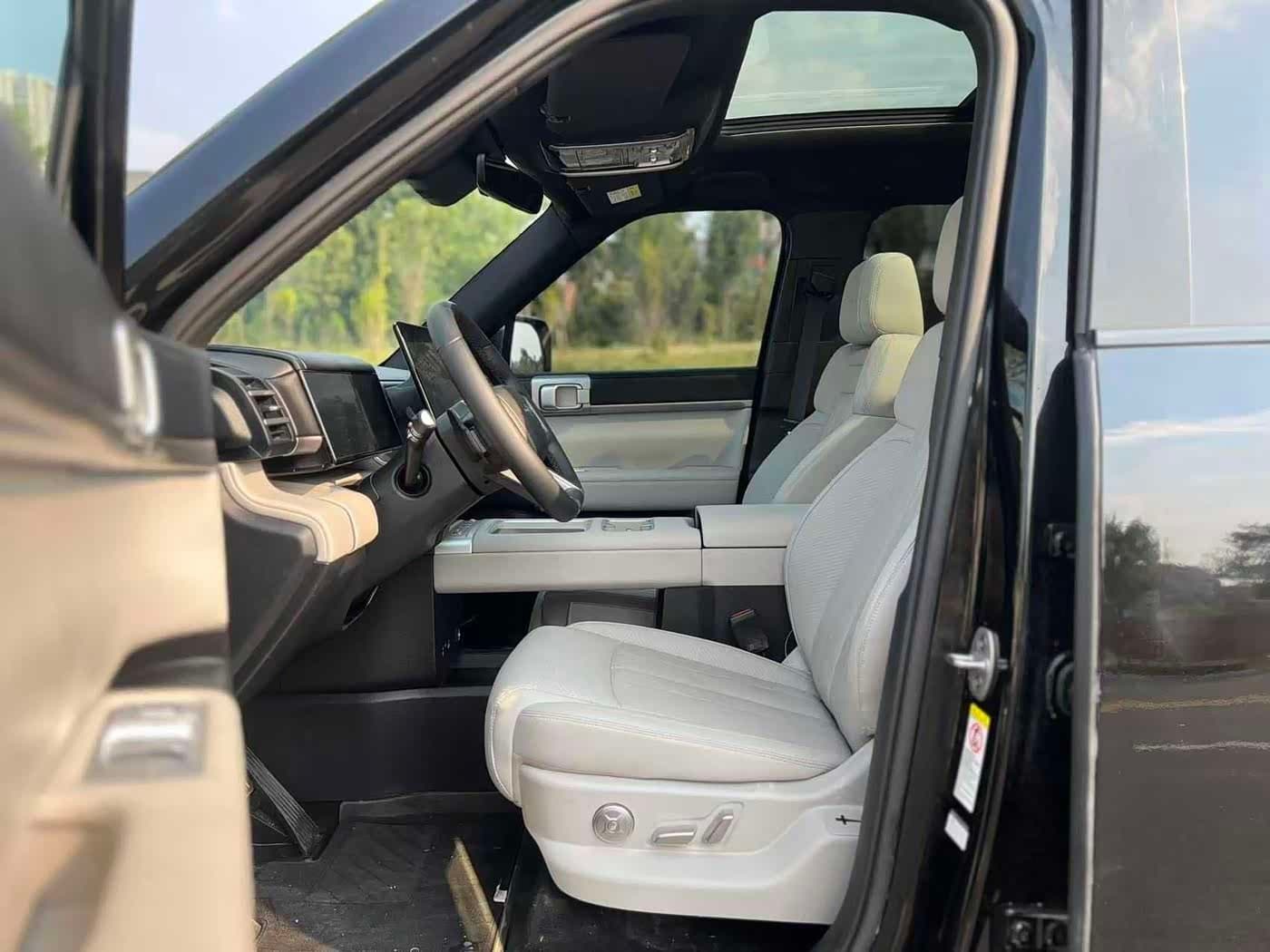 2025 Fang Cheng Bao Titanium 7 Black, 10,000 km, China export – photo 4