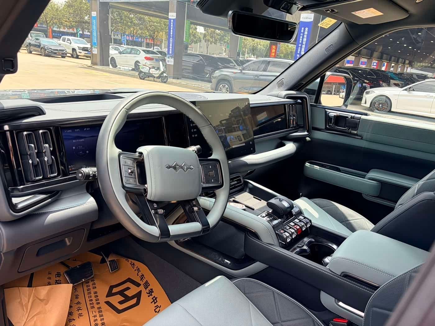 2023 Fang Cheng Bao Leopard 5 Silbergrau, 19,000 km, China export – photo 10