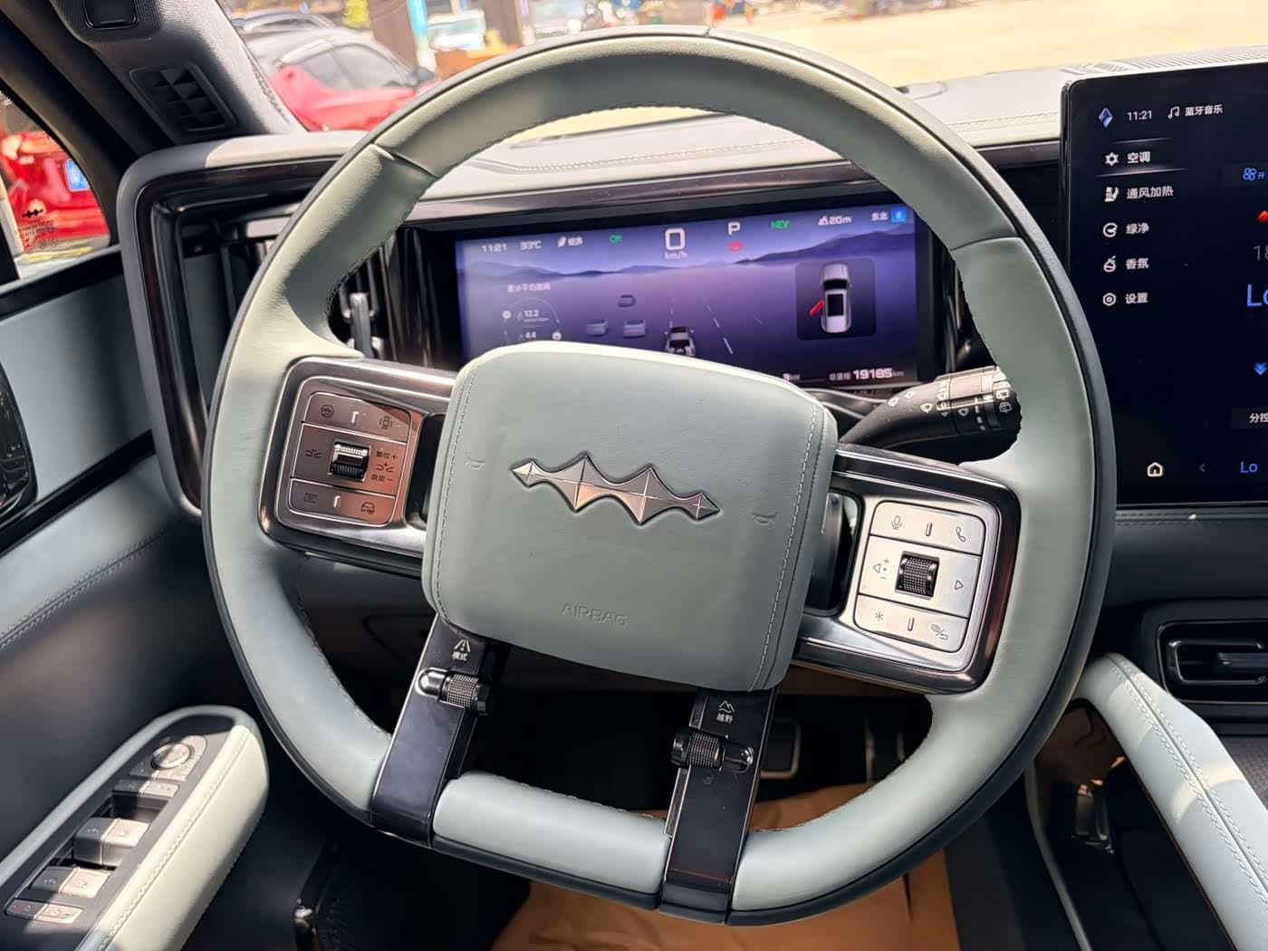 2023 Fang Cheng Bao Leopard 5 Silbergrau, 19,000 km, China export – photo 14