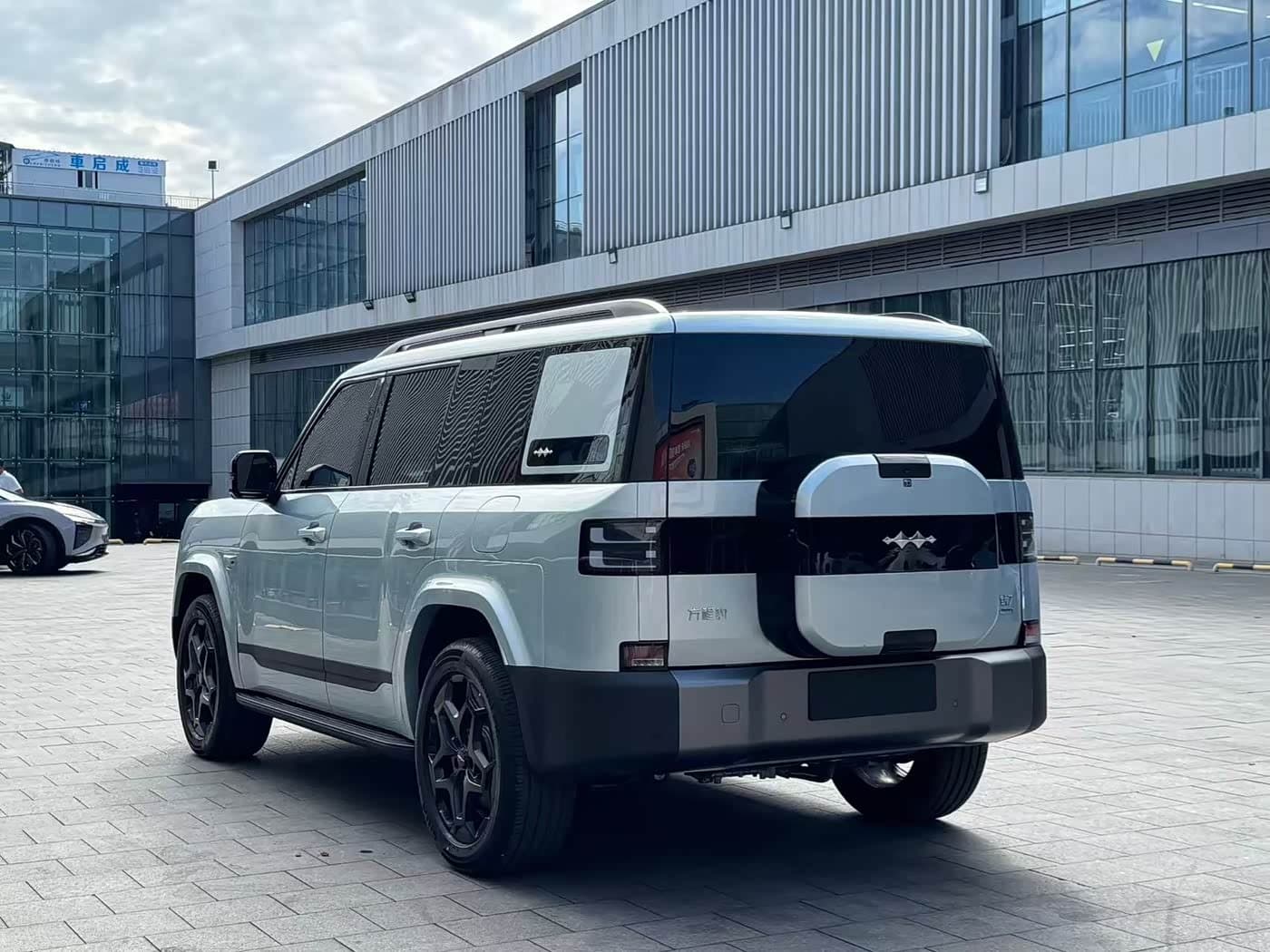 2025 Fang Cheng Bao Titanium 7 Zilvergrijs, 2,000 km, China export – photo 13
