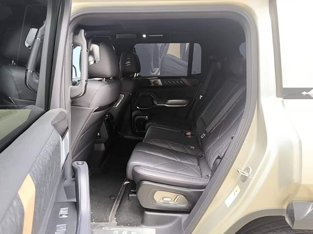 2025 Fang Cheng Bao Leopard 8 Champagne, 8,900 km, China export – photo 17