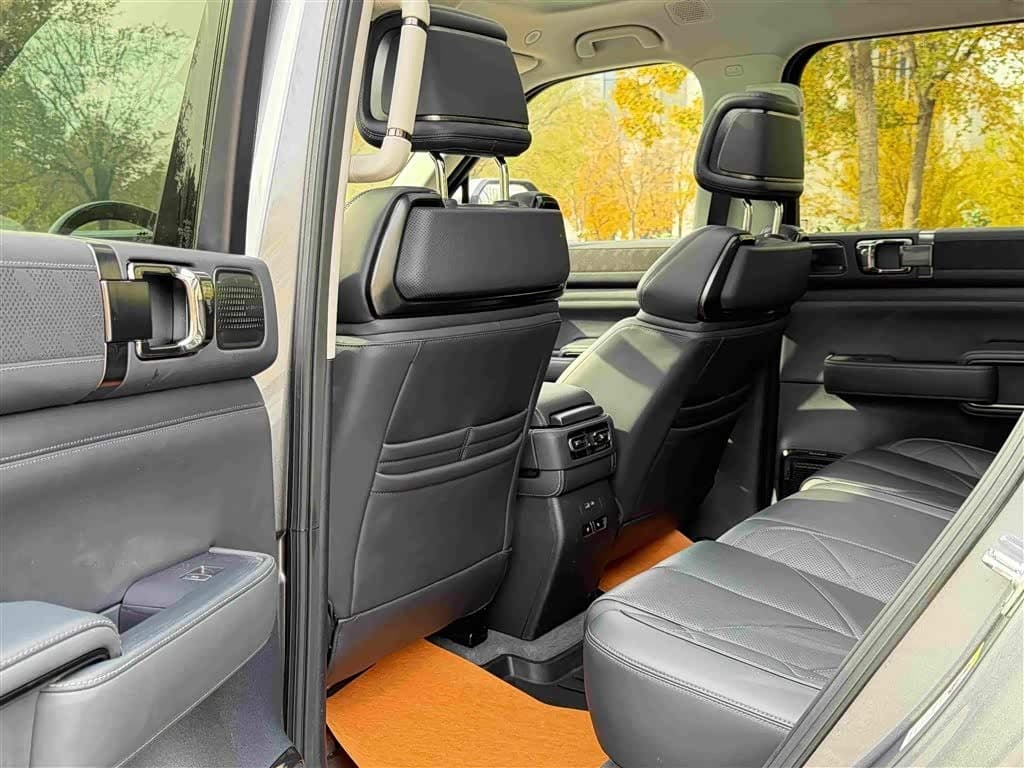 2023 Fang Cheng Bao Leopard 5 Zilvergrijs, 64,000 km, China export – photo 5