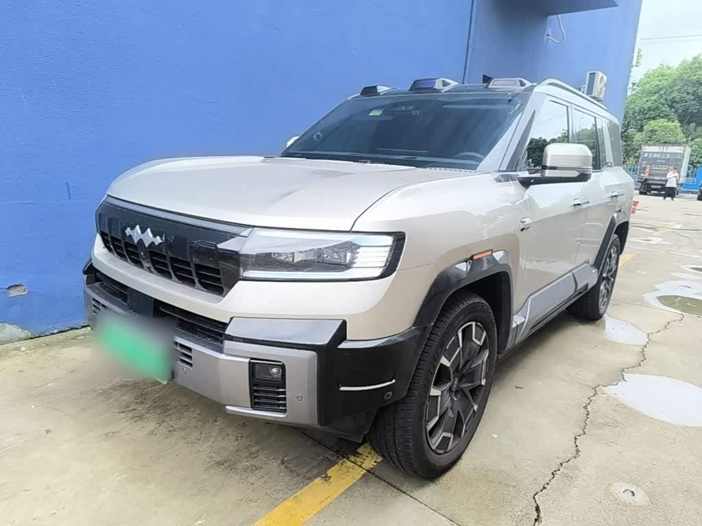 2025 Fang Cheng Bao Leopard 8 Champagne, 8,900 km, China export – photo 2