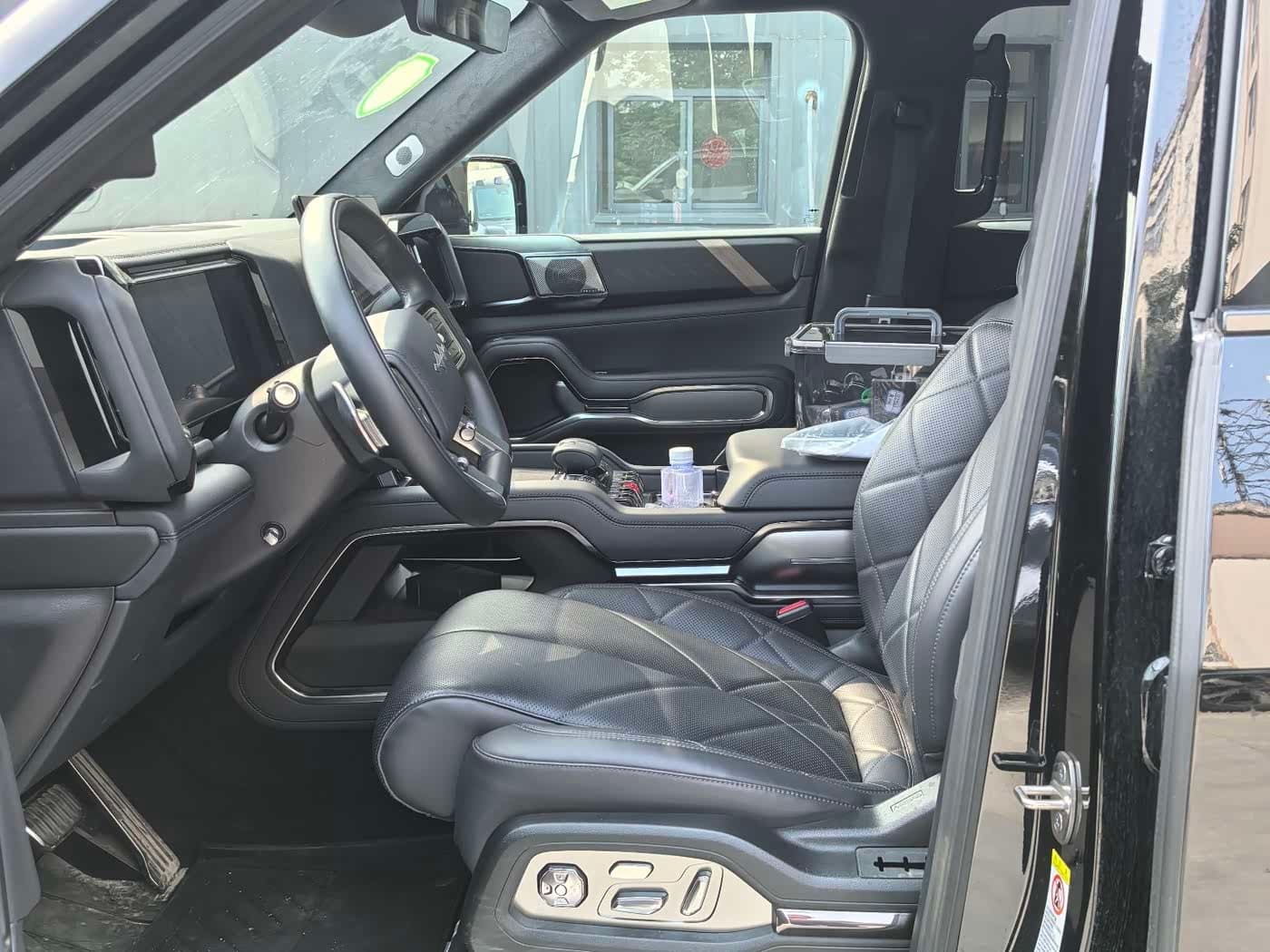 2024 Fang Cheng Bao Leopard 8 Black, 7,900 km, China export – photo 7