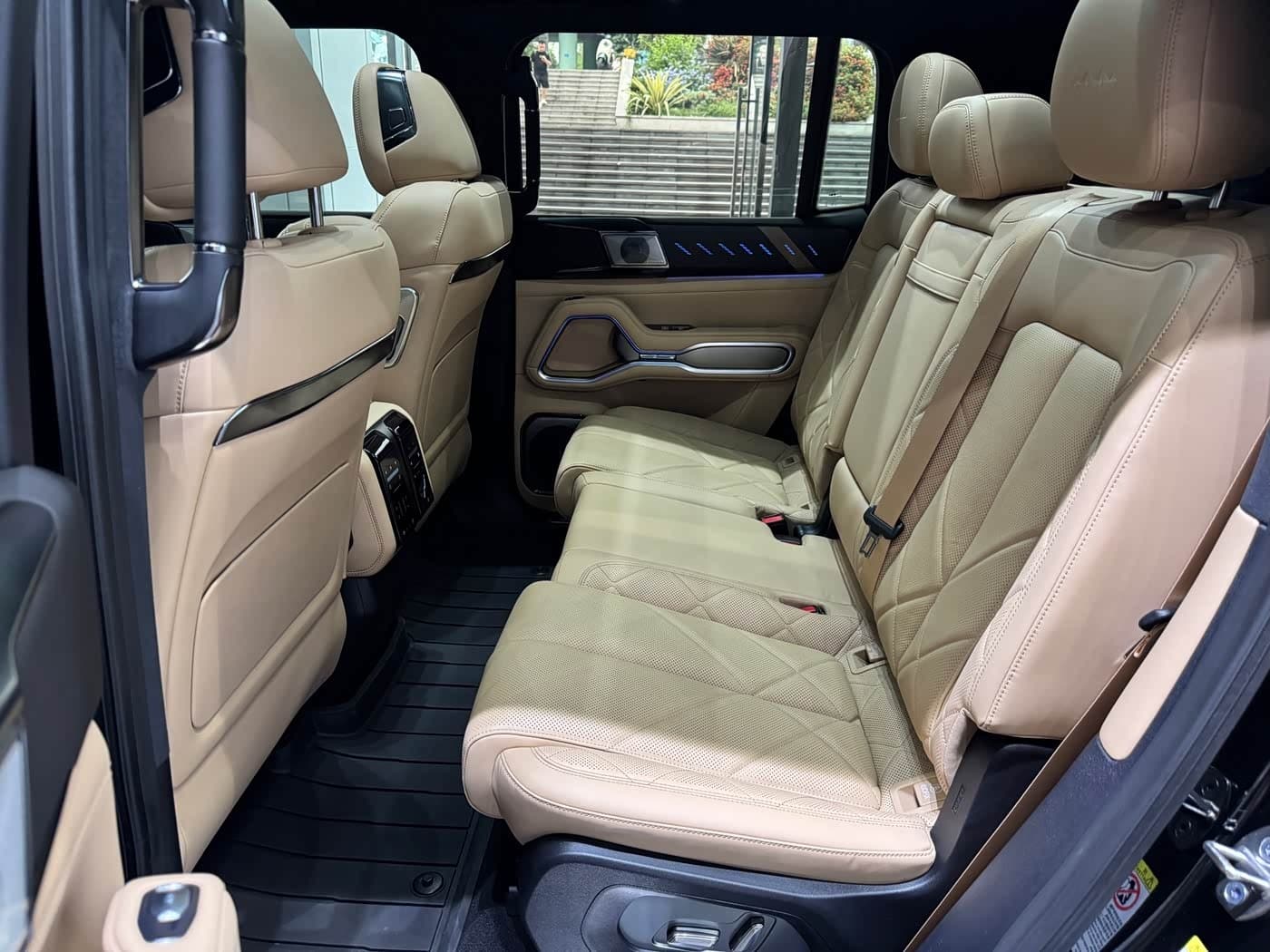 2024 Fang Cheng Bao Leopard 8 Black, 18,000 km, China export – photo 10