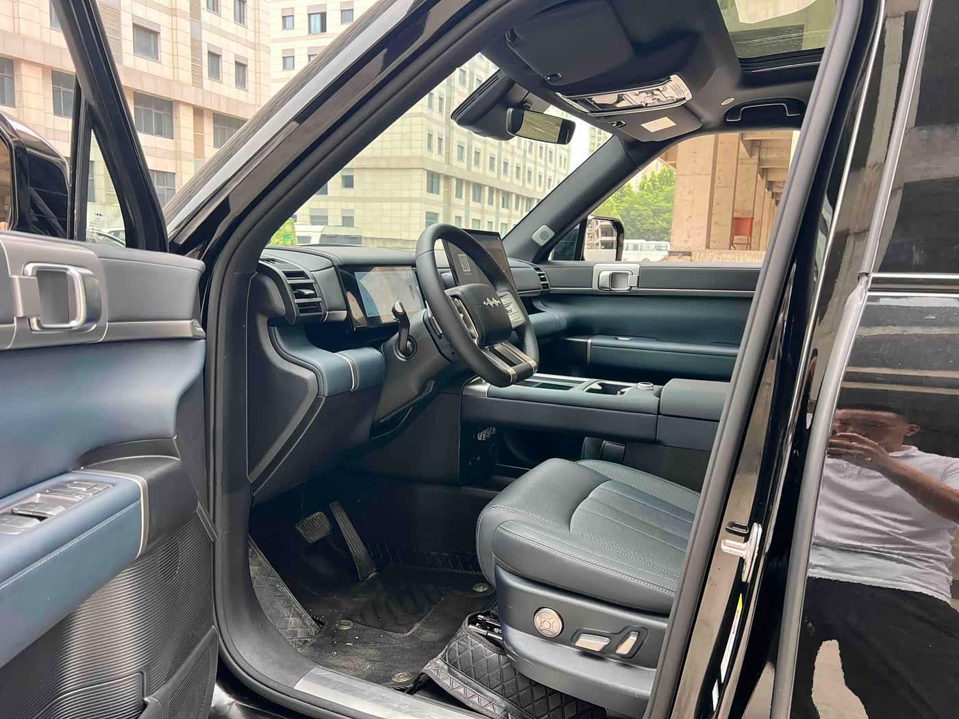 2025 Fang Cheng Bao Titanium 7 Black, 2,700 km, China export – photo 4