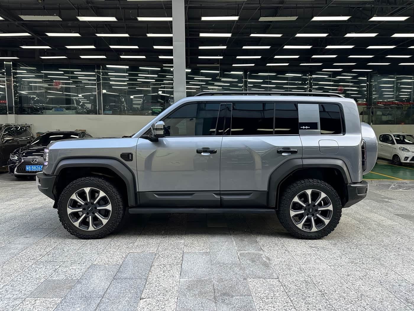 2023 Fang Cheng Bao Leopard 5 رمادي فضي, 20,000 km, China export – photo 17