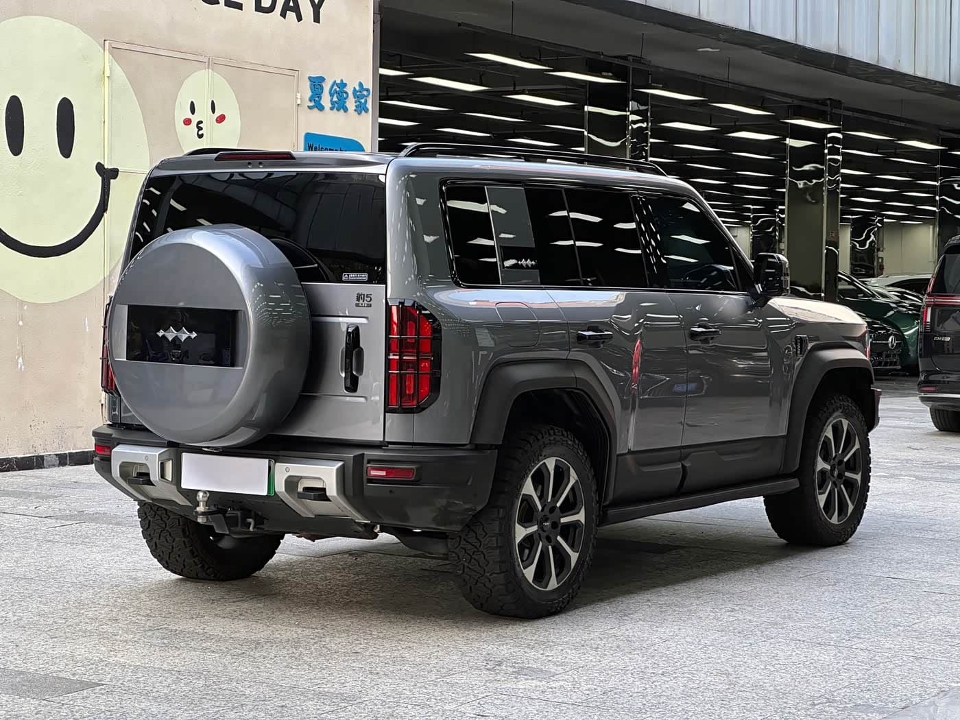 2023 Fang Cheng Bao Leopard 5 رمادي فضي, 20,000 km, China export – photo 16