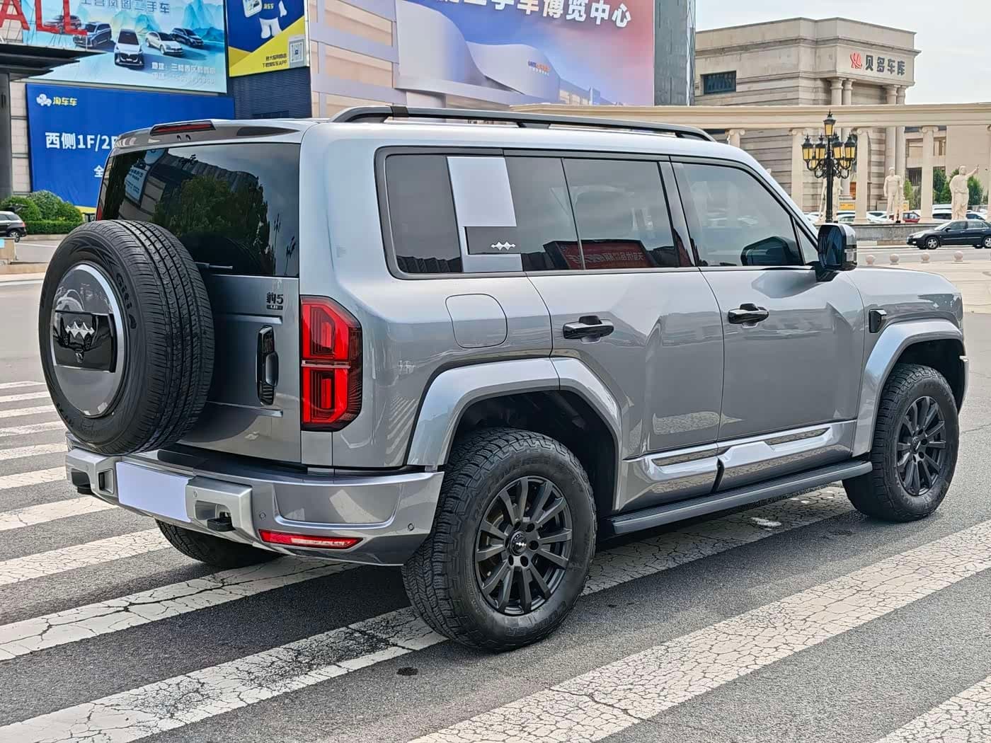 2025 Fang Cheng Bao Leopard 5 رمادي فضي, 27,000 km, China export – photo 9