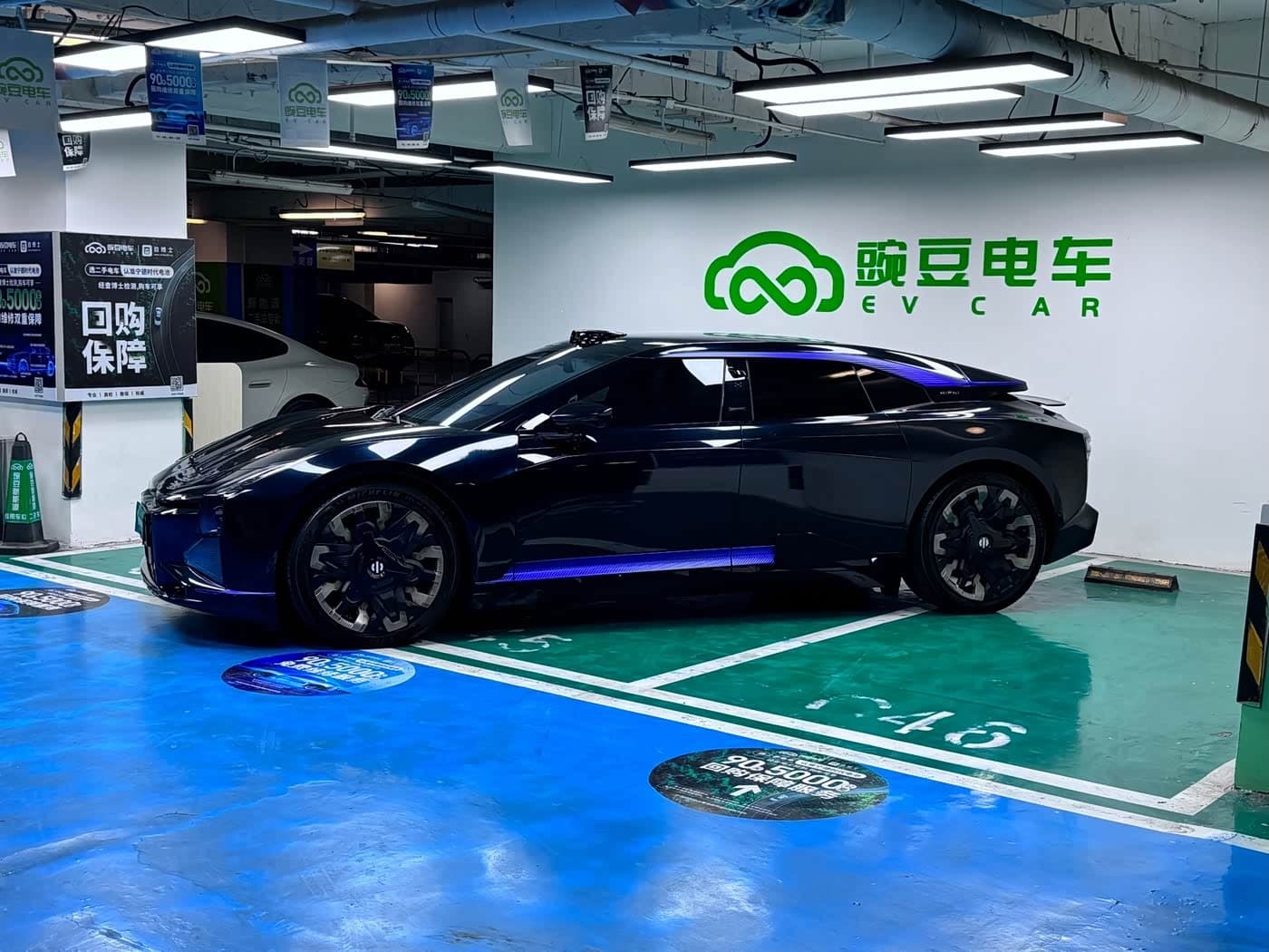 2022 Hiphi Z Black, 31,000 km, China export – photo 2