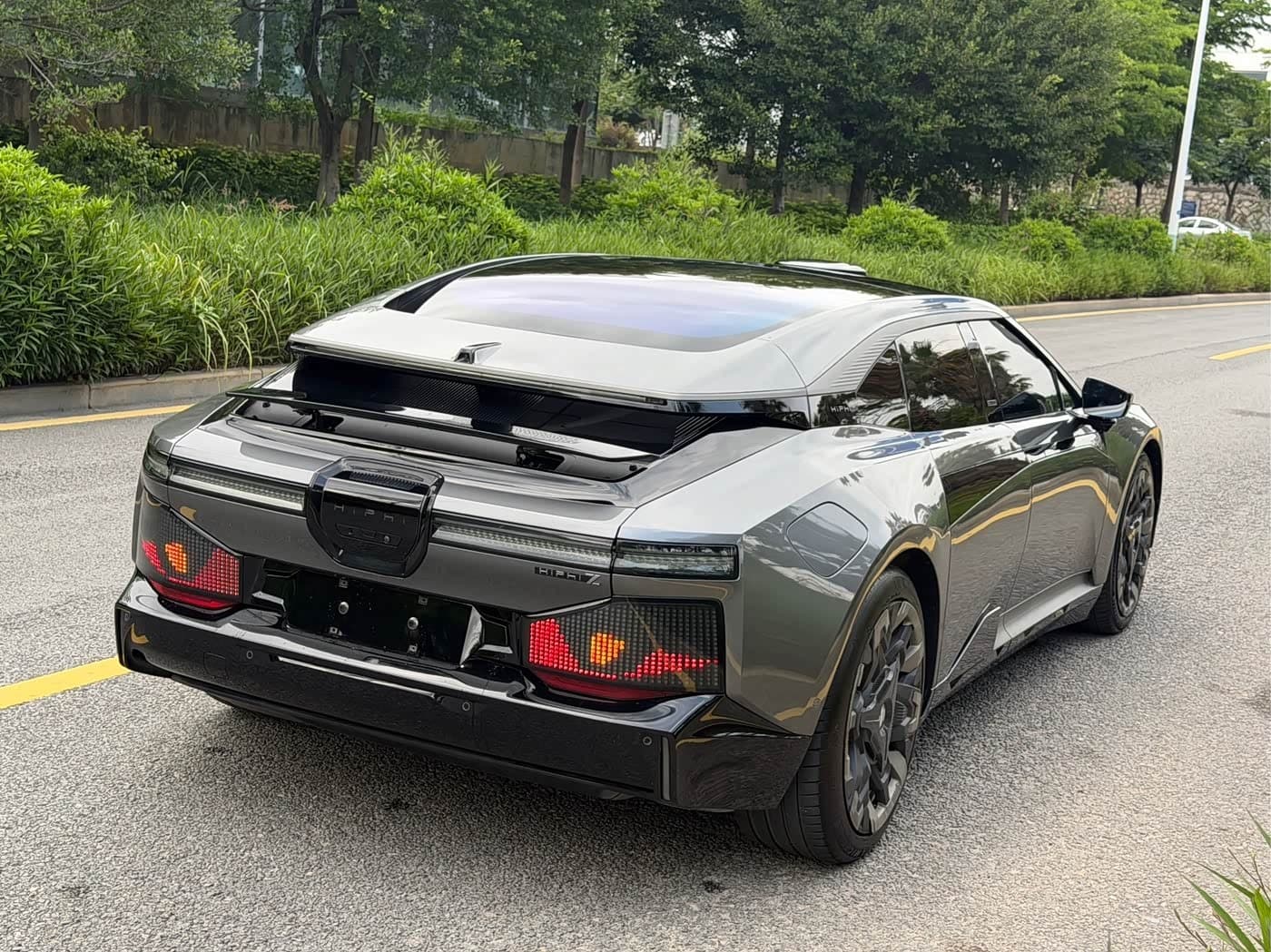 2022 Hiphi Z رمادي فضي, 32,900 km, China export – photo 6