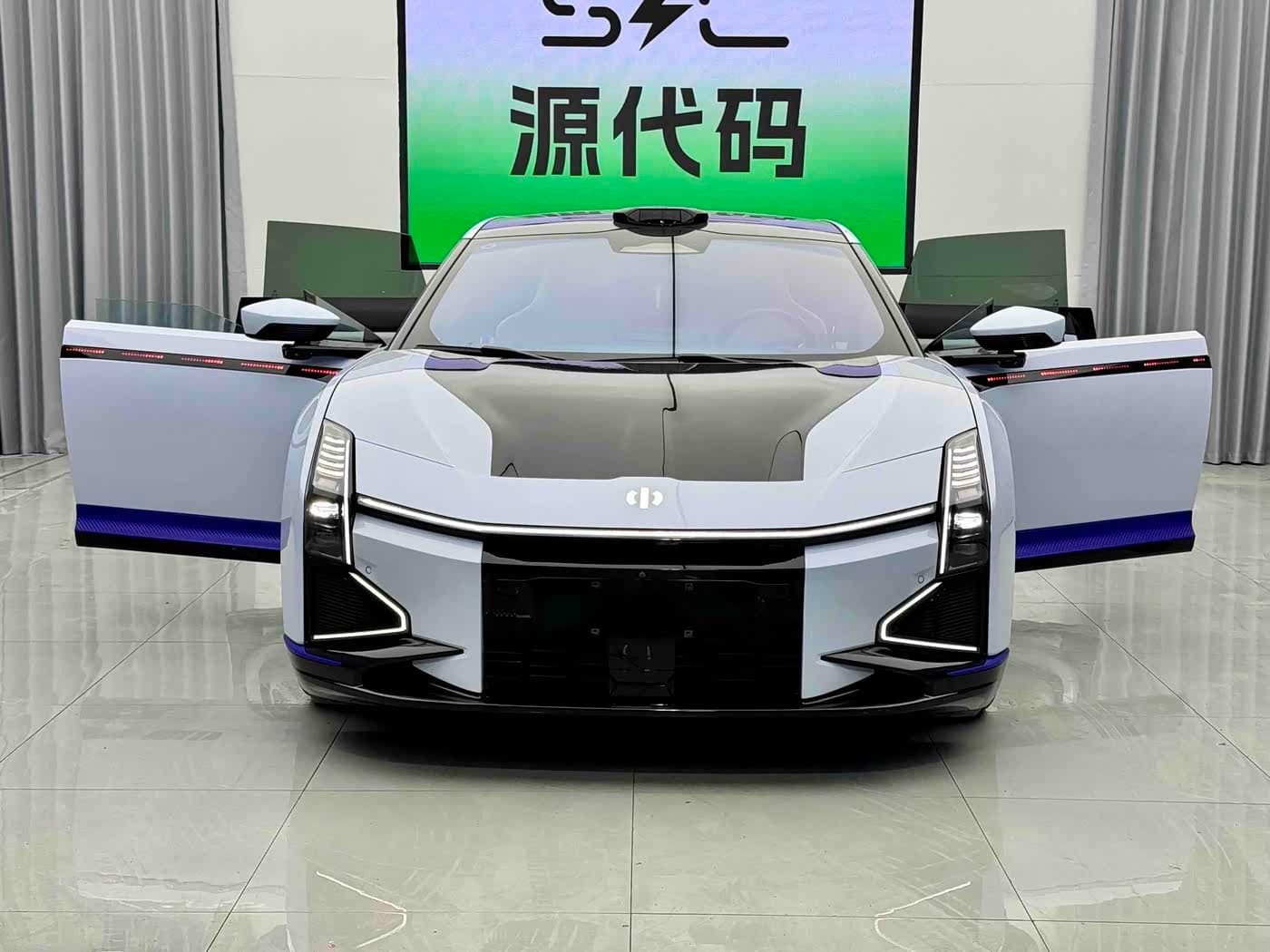 2023 Hiphi Z Red, 1,000 km, China export – photo 1
