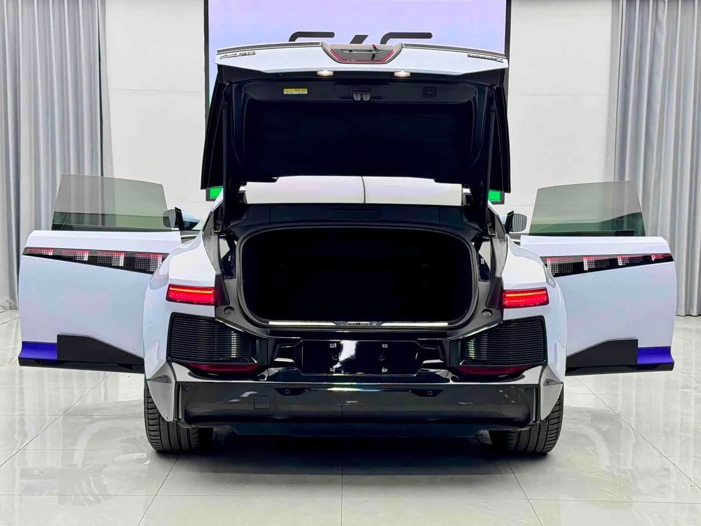 2023 Hiphi Z Red, 1,000 km, China export – photo 16