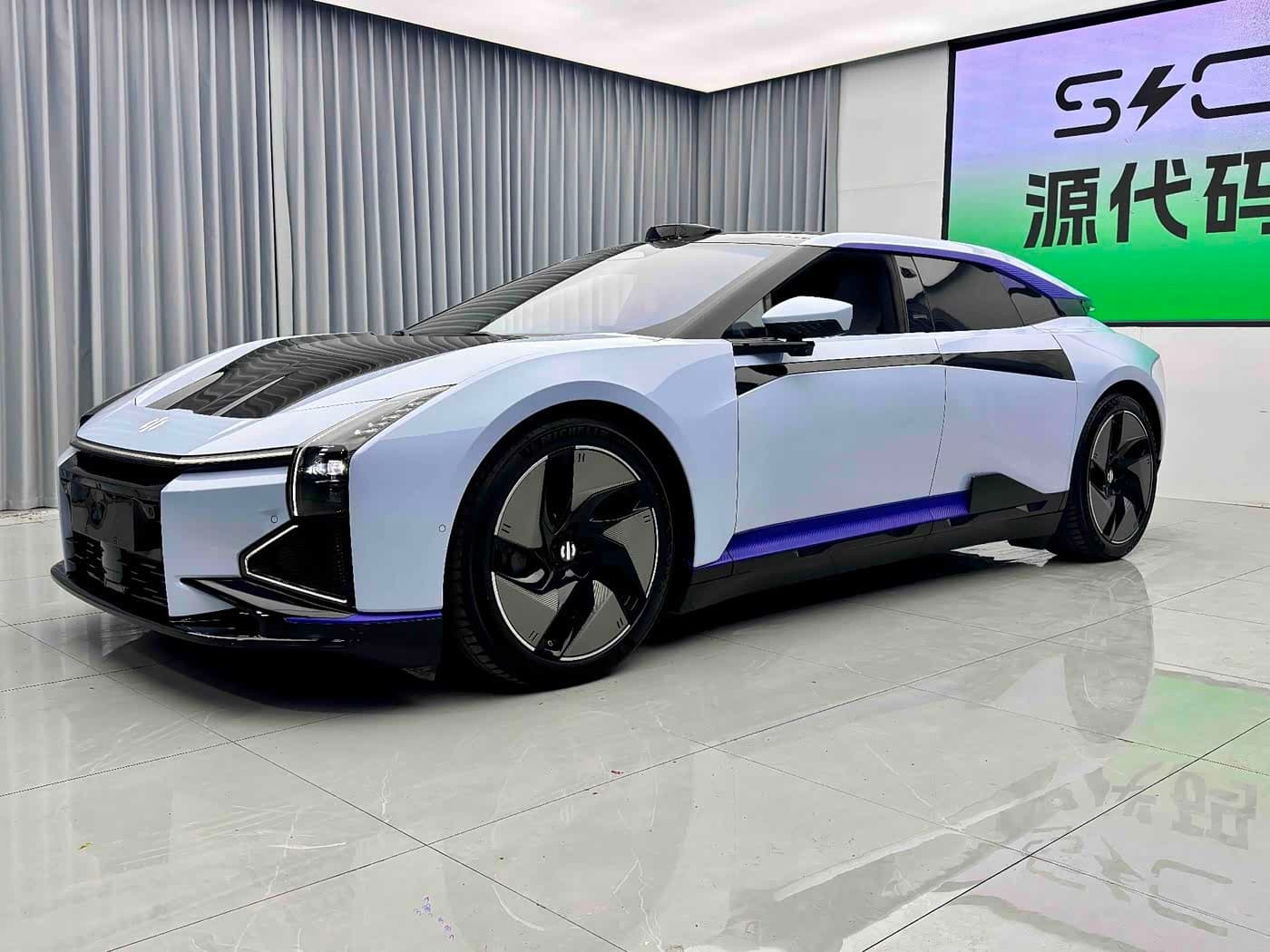 2023 Hiphi Z Red, 1,000 km, China export – photo 4