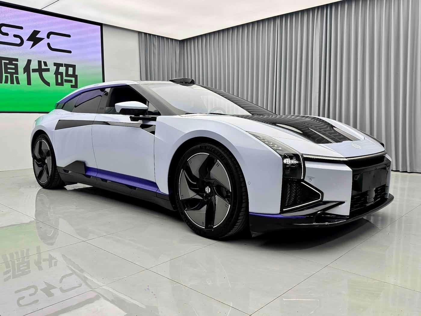 2023 Hiphi Z Red, 1,000 km, China export – photo 6