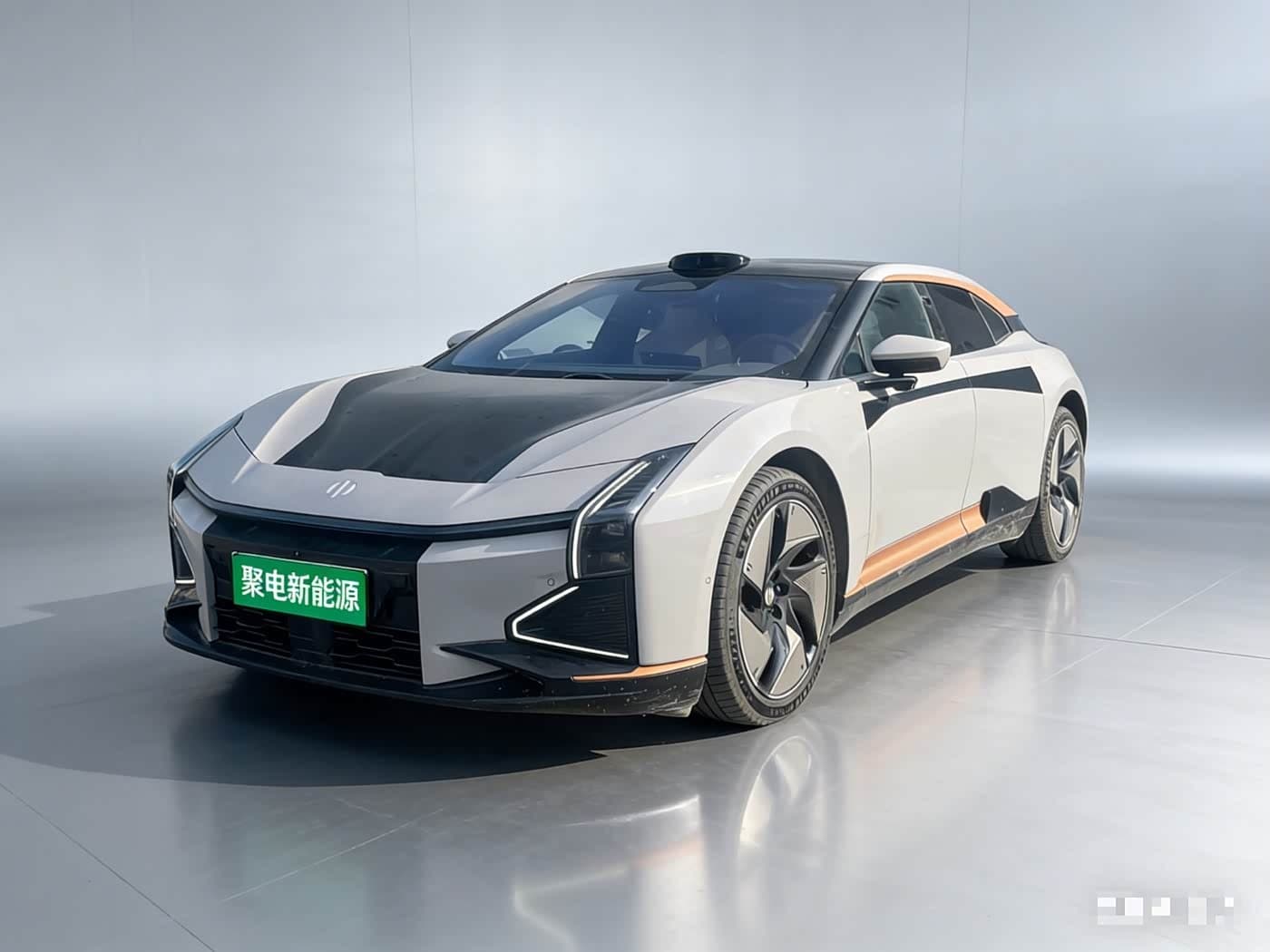 2022 Hiphi Z Silbergrau, 6,100 km, China export – photo 1