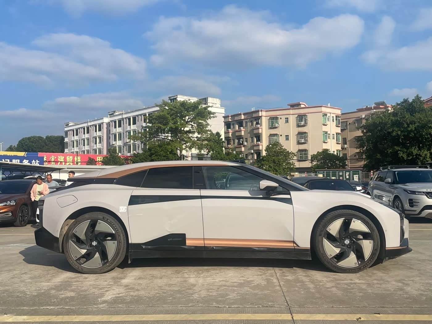 2022 Hiphi Z Silbergrau, 6,100 km, China export – photo 8