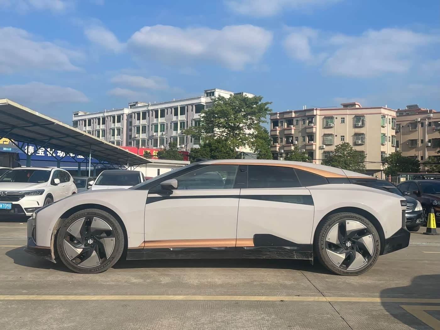 2022 Hiphi Z Silbergrau, 6,100 km, China export – photo 3