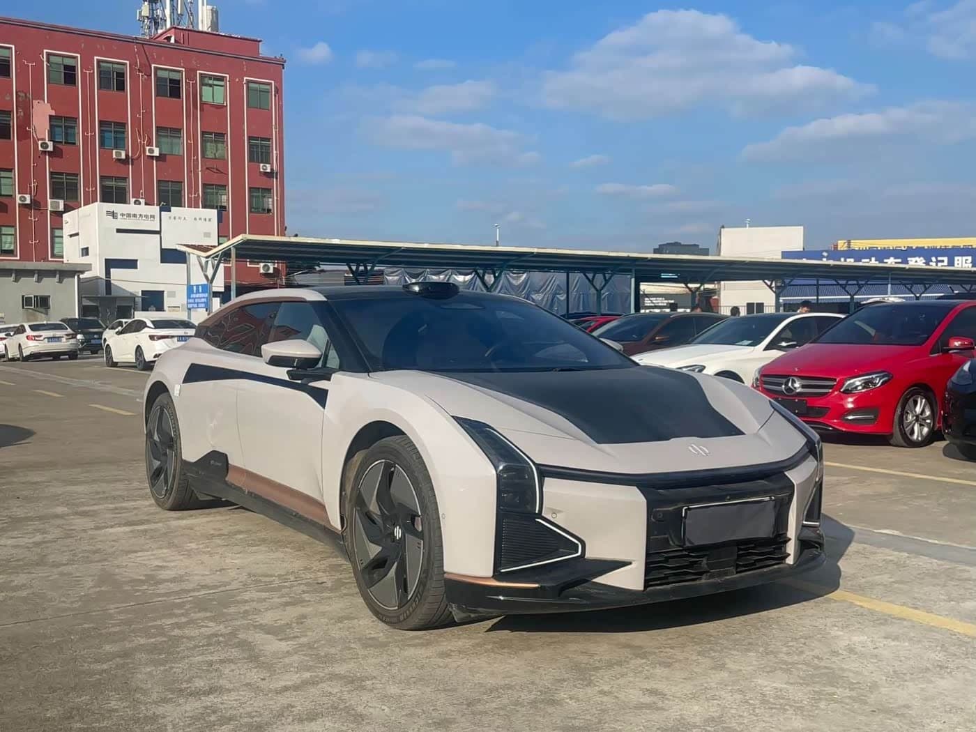 2022 Hiphi Z Silbergrau, 6,100 km, China export – photo 4