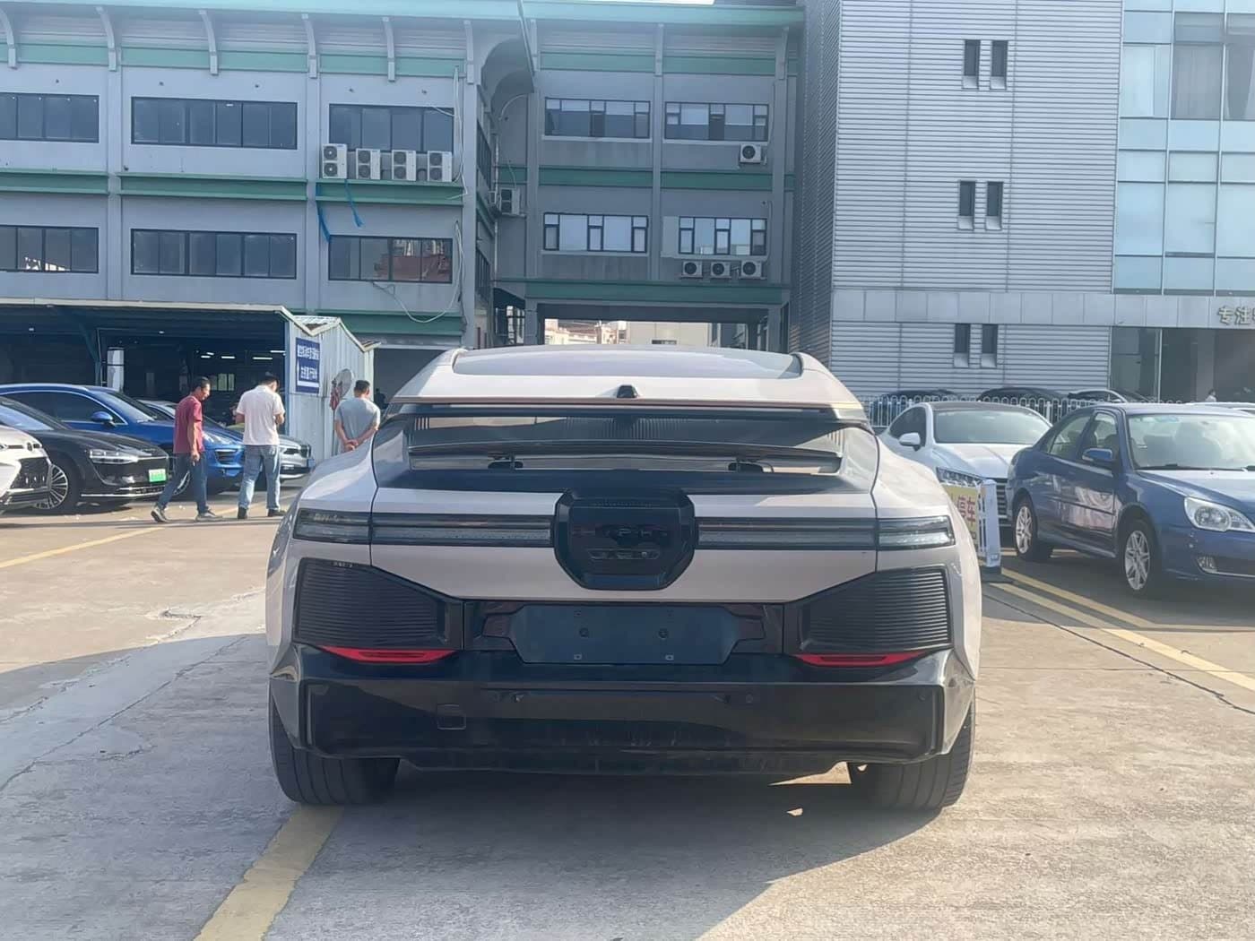2022 Hiphi Z Silbergrau, 6,100 km, China export – photo 6