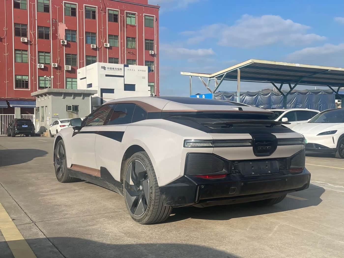 2022 Hiphi Z Silbergrau, 6,100 km, China export – photo 7
