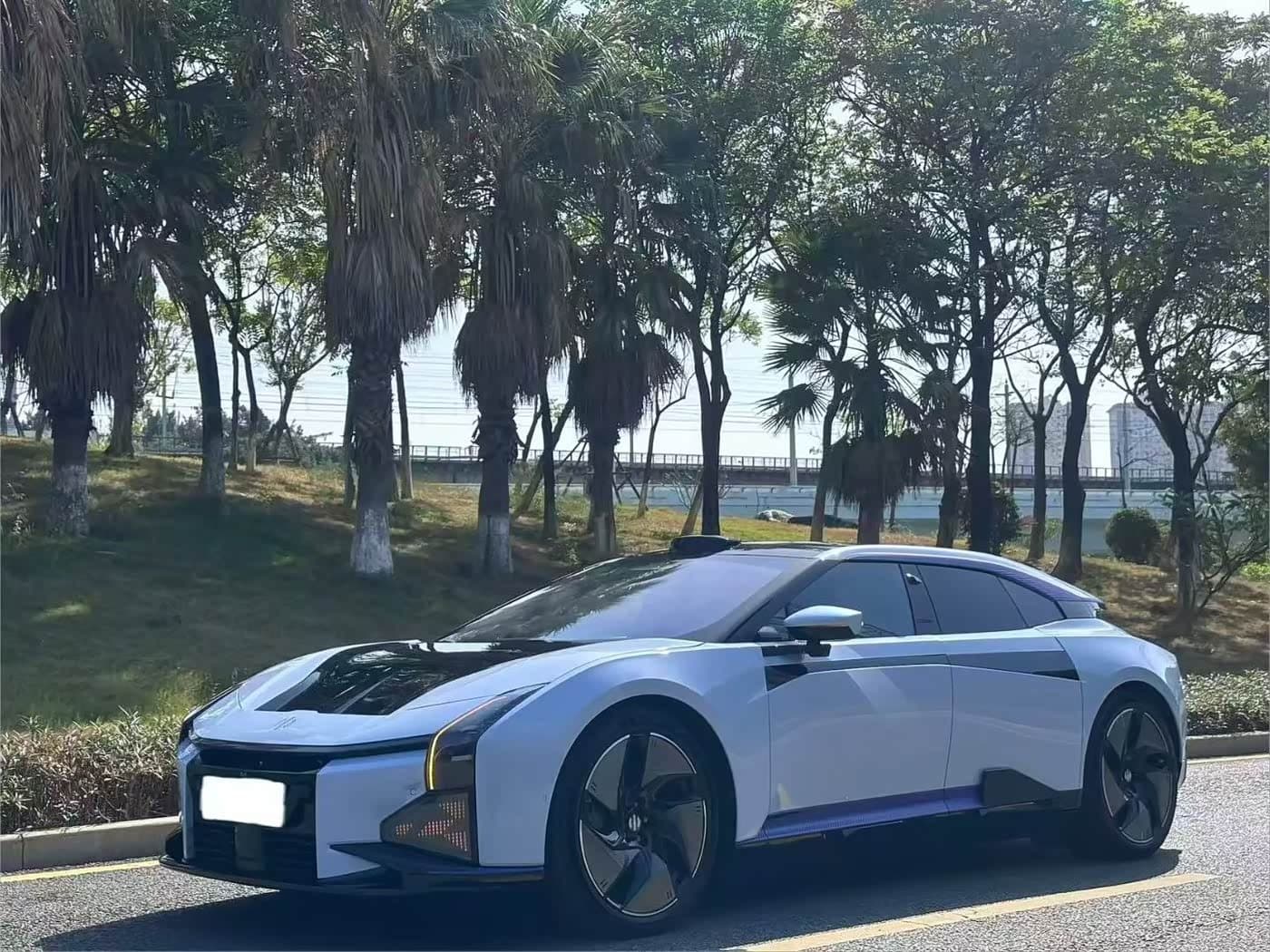 2022 Hiphi Z White, 26,500 km, China export – photo 1