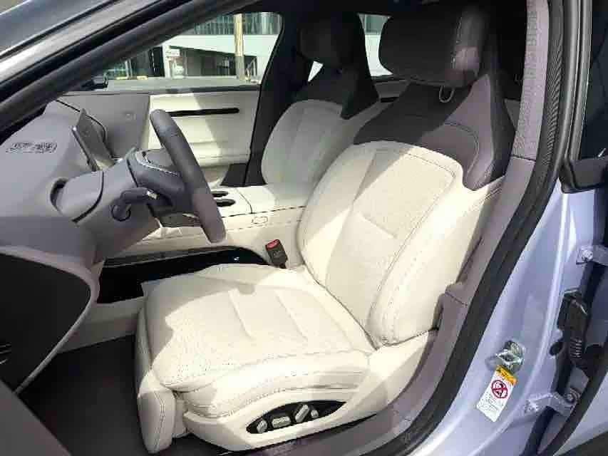 2025 Avatr 06 Red, 16,000 km, China export – photo 8