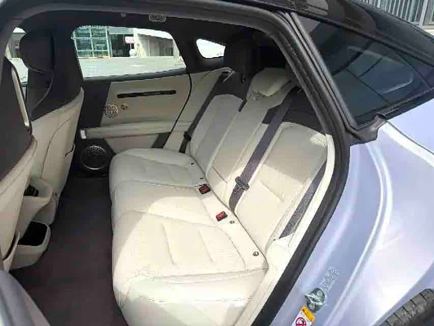 2025 Avatr 06 Red, 16,000 km, China export – photo 9