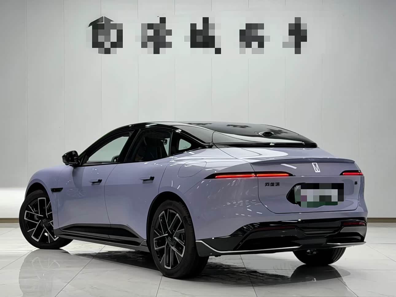 2025 Avatr 06 Red, 16,000 km, China export – photo 5