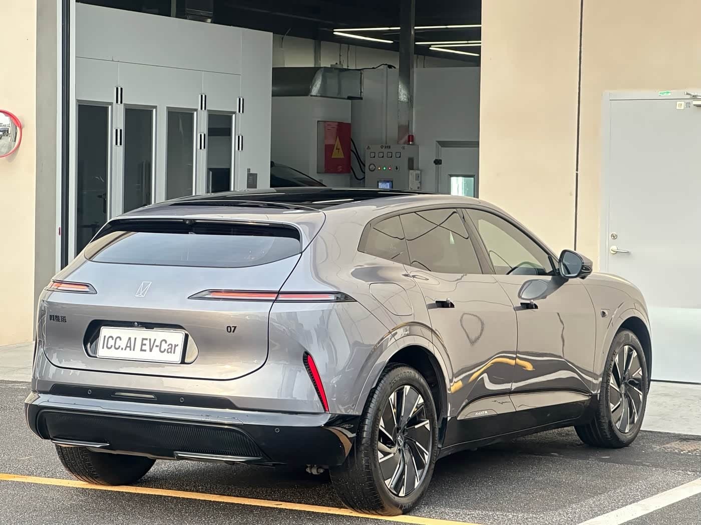 2024 Avatr 07 رمادي فضي, 10,000 km, China export – photo 12