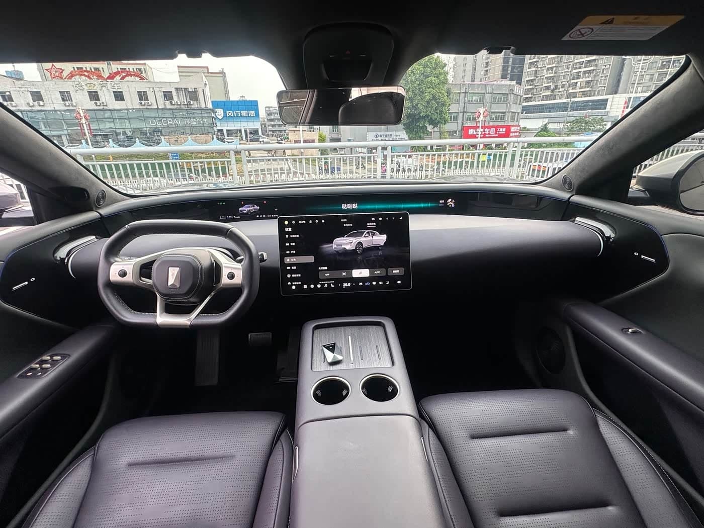 2024 Avatr 07 رمادي فضي, 10,000 km, China export – photo 8