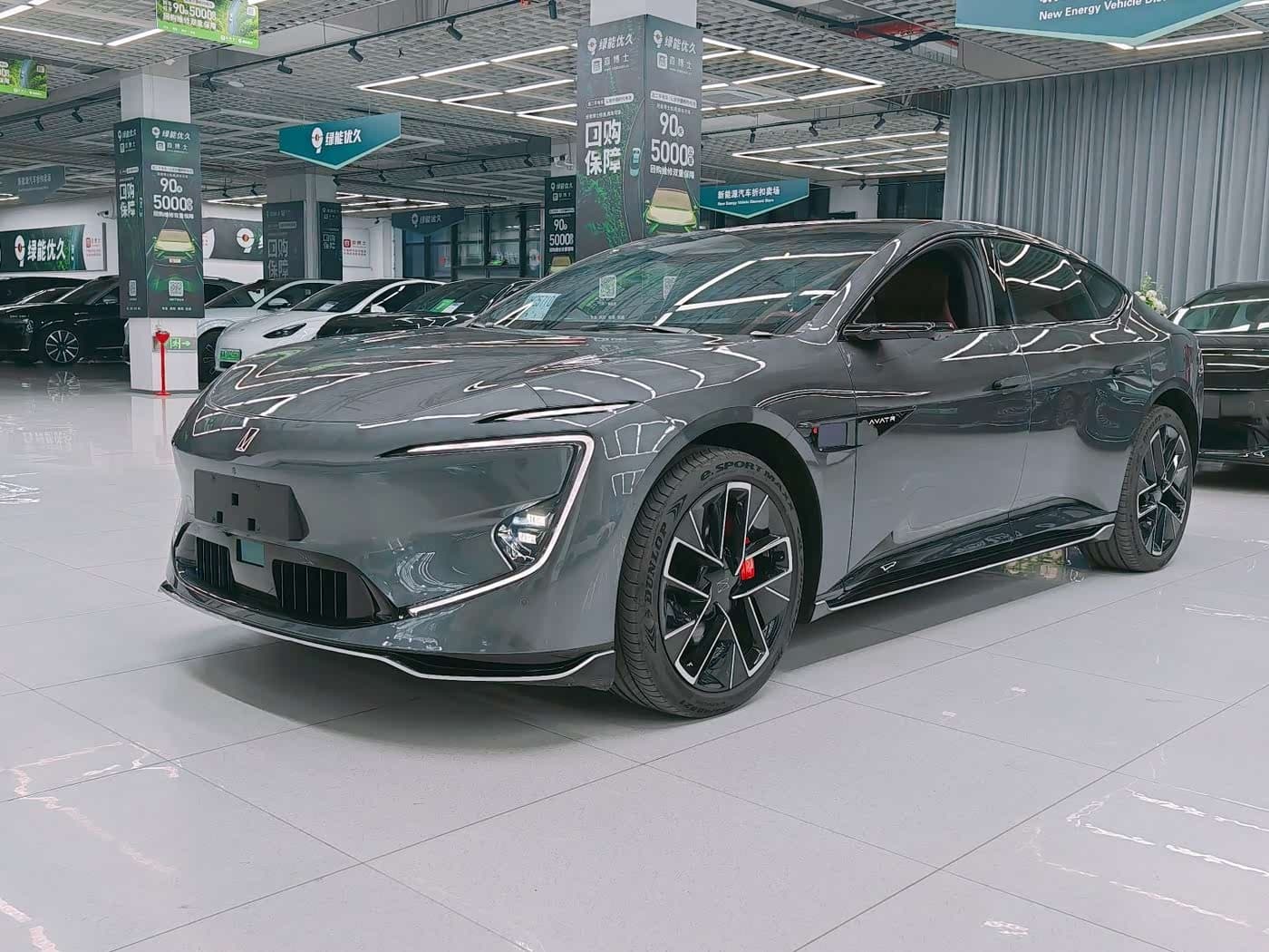 2025 Avatr 12 Silbergrau, 4,100 km, China export – photo 2