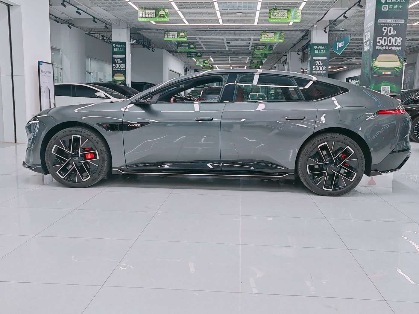 2025 Avatr 12 Silbergrau, 4,100 km, China export – photo 6