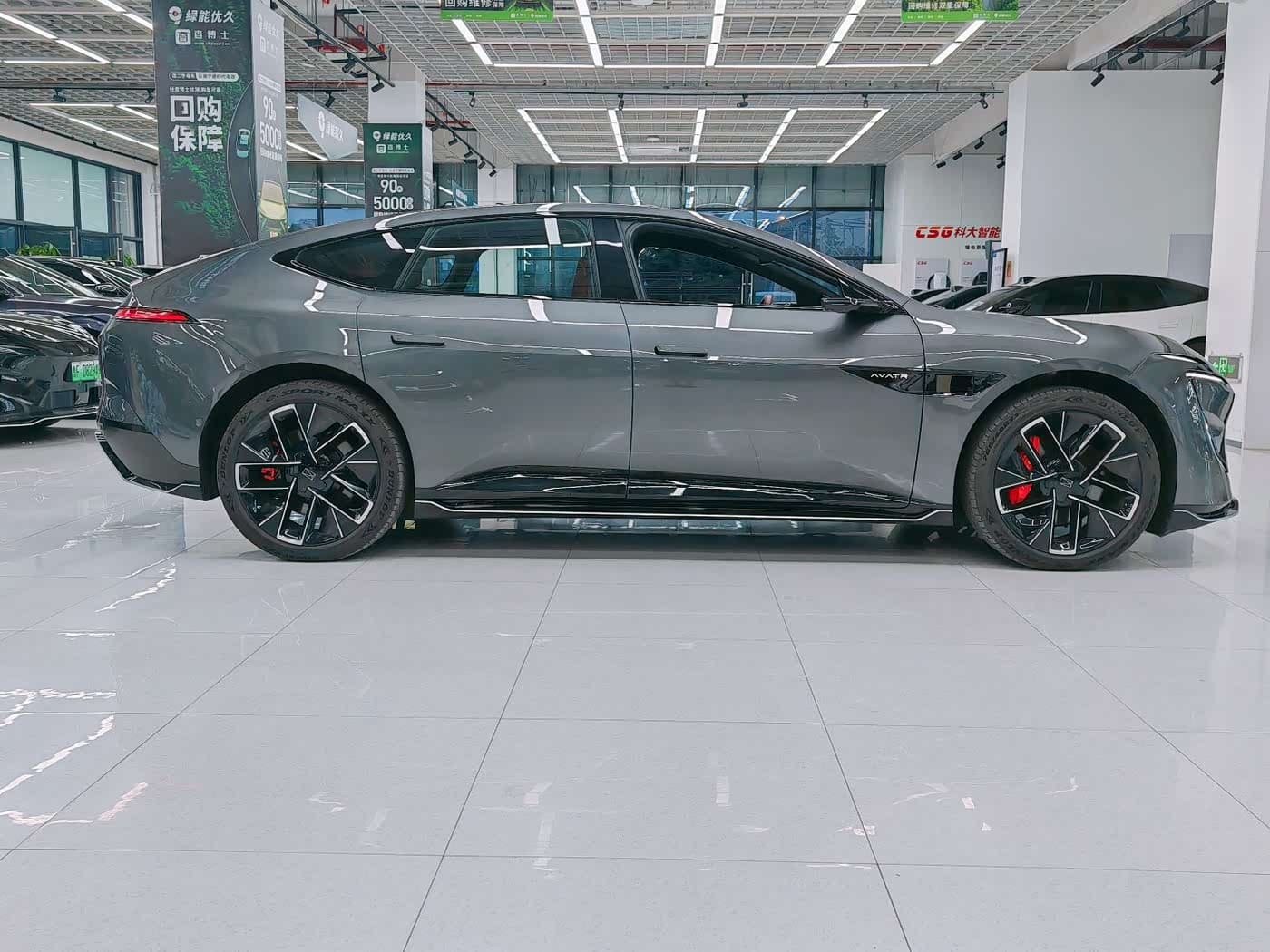 2025 Avatr 12 Silbergrau, 4,100 km, China export – photo 5