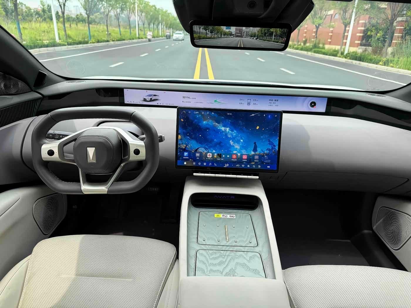 2024 Avatr 12 White, 30,000 km, China export – photo 5