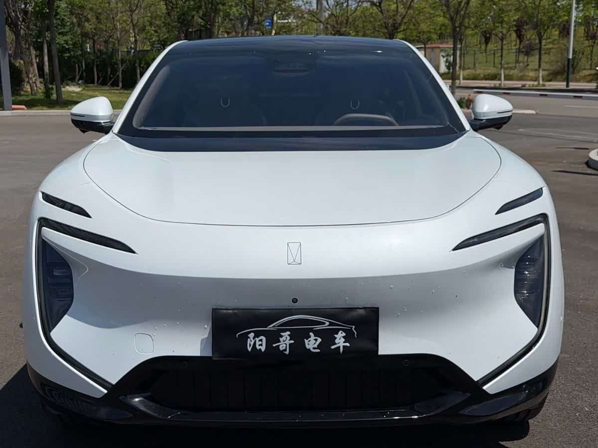 2025 Avatr 07 White, 15,000 km, China export – photo 2