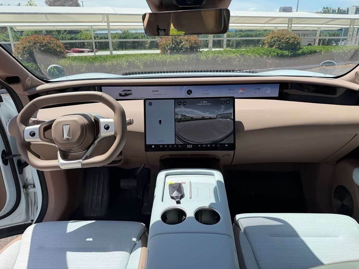 2025 Avatr 07 White, 15,000 km, China export – photo 10