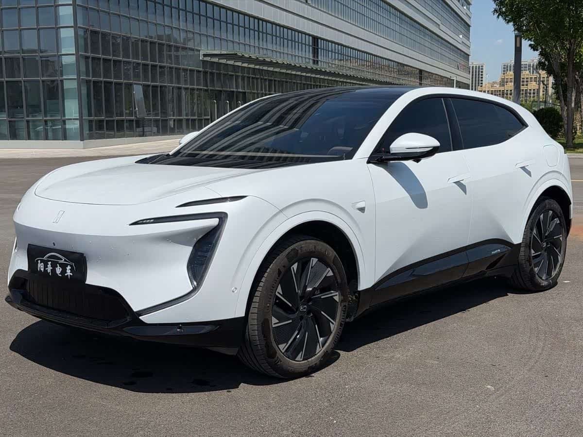 2025 Avatr 07 White, 15,000 km, China export – photo 1