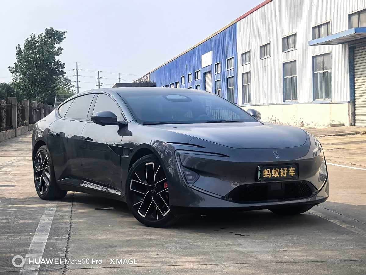 2024 Avatr 12 رمادي فضي, 12,000 km, China export – photo 3