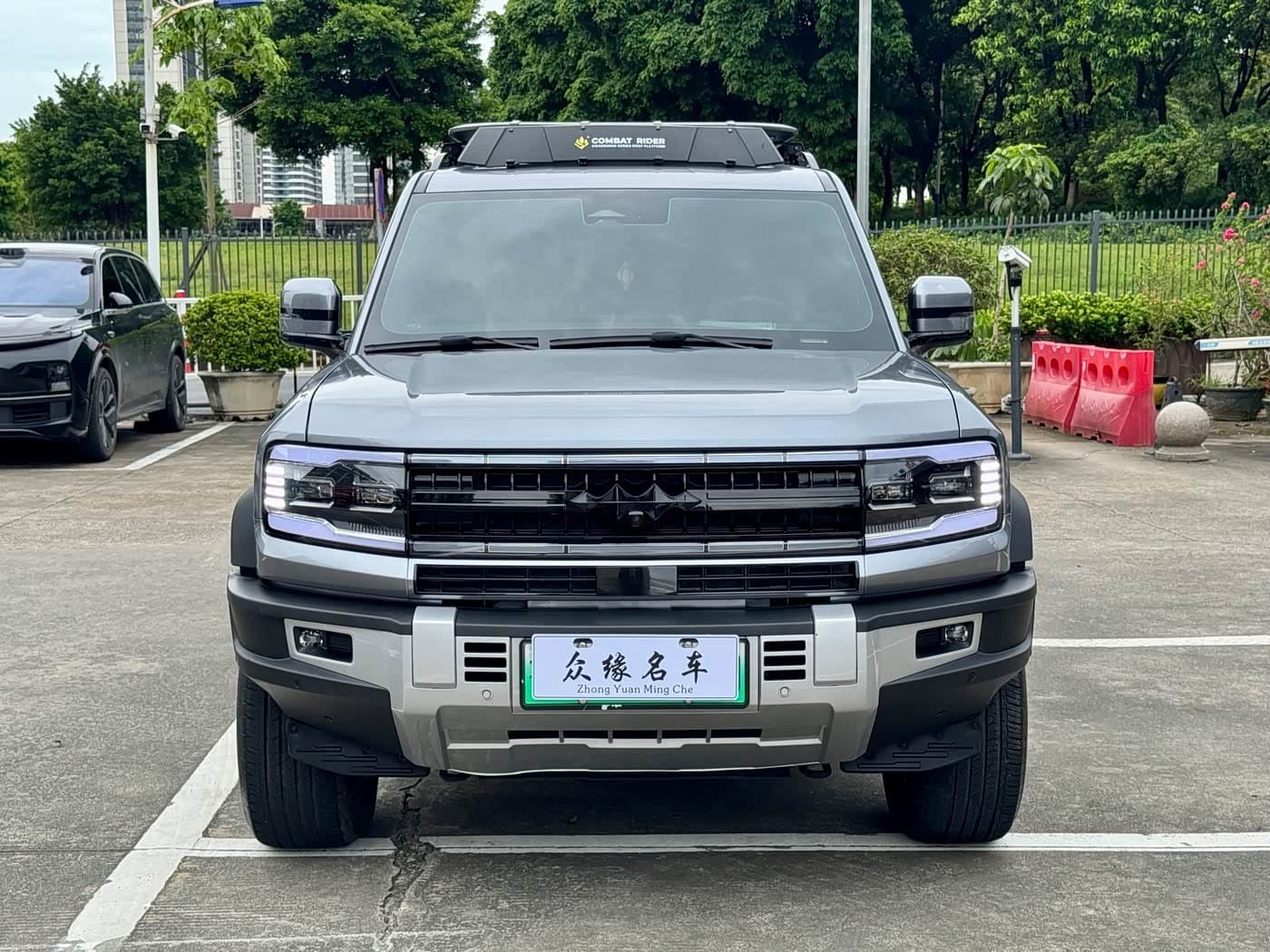 2023 Fang Cheng Bao Leopard 5 Silbergrau, 64,000 km, China export – photo 2