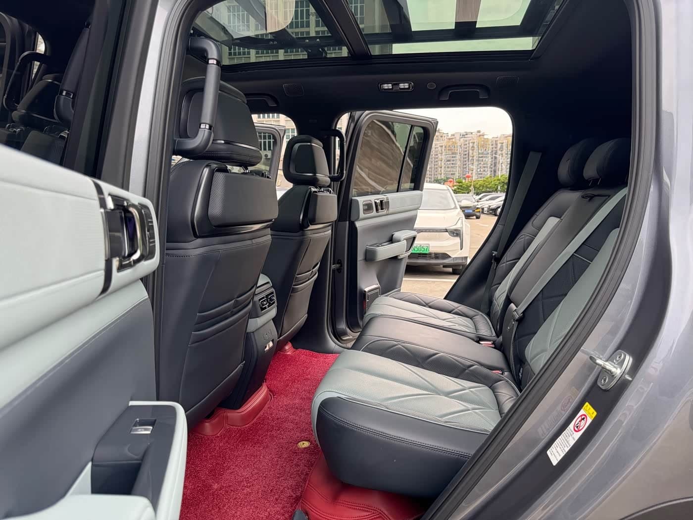 2023 Fang Cheng Bao Leopard 5 Silbergrau, 64,000 km, China export – photo 8